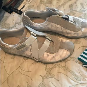 COACH white kicks